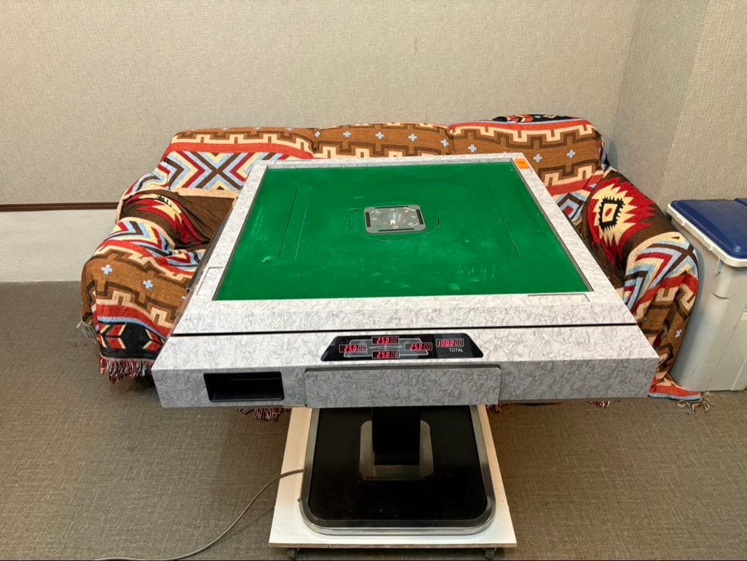 自動麻雀卓　[点数表示付き]