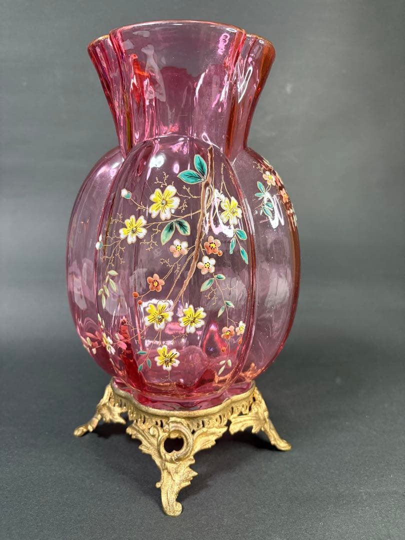 オールドバカラジャポニズム様式エナメル彩木大型花瓶 レッド　真鍮台座