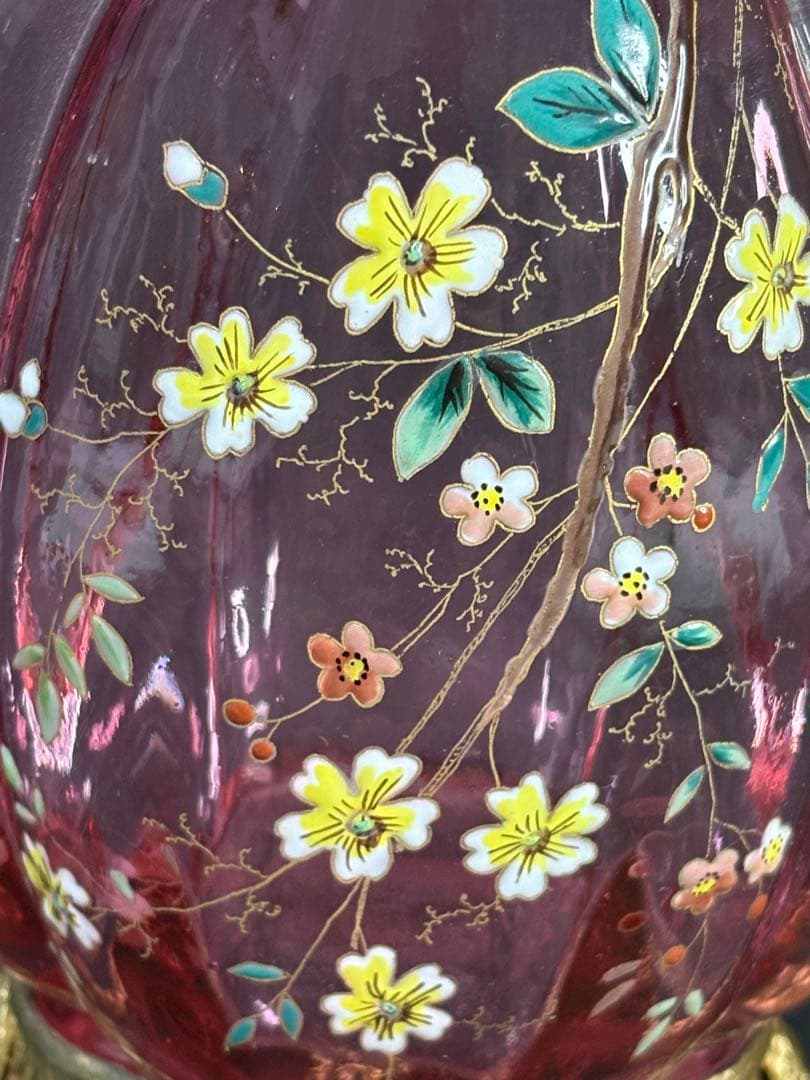 オールドバカラジャポニズム様式エナメル彩木大型花瓶 レッド　真鍮台座