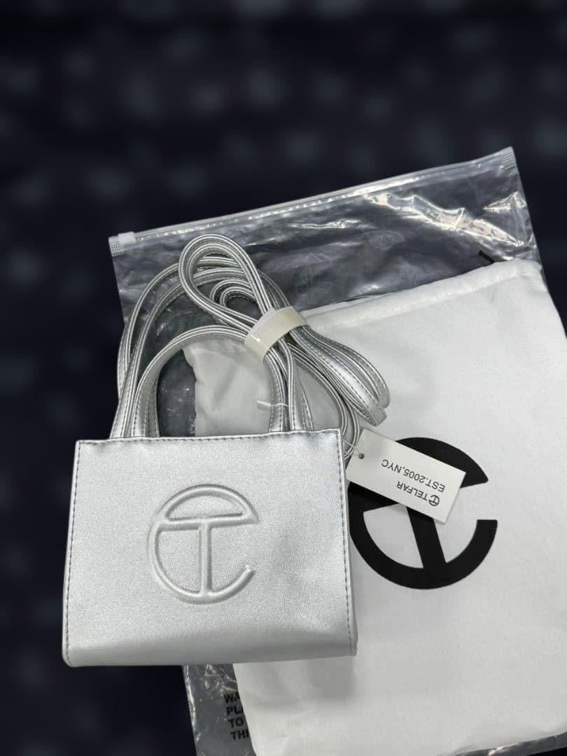 TELFARシルバーショルダーバッグ ロゴ刺繍付き