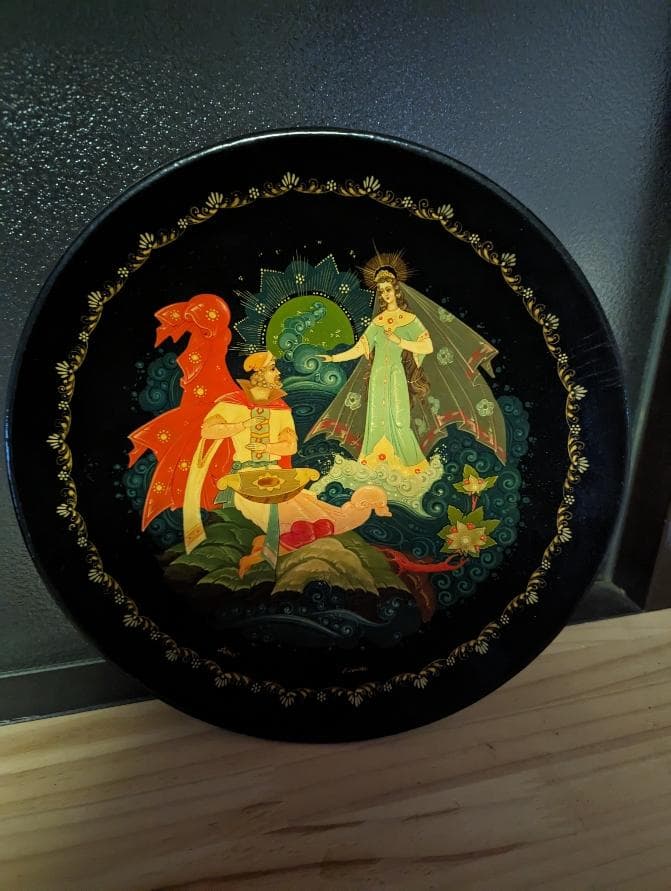 神話的なシーンの漆器