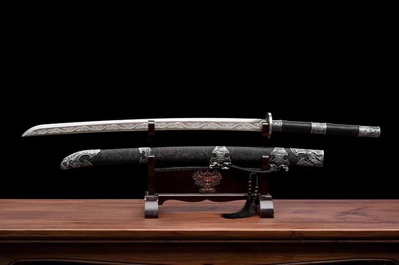 [刺繍春符龍] 繍春刀 牛尾刀 苗刀 手鍛造打 鋼刀 冷兵器 古兵器 両手刀