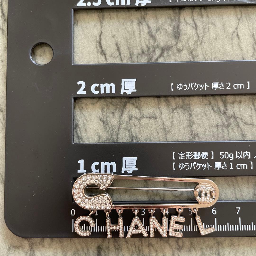 最終SALE!! CHANEL 希少ピンブローチCHANELロゴ used