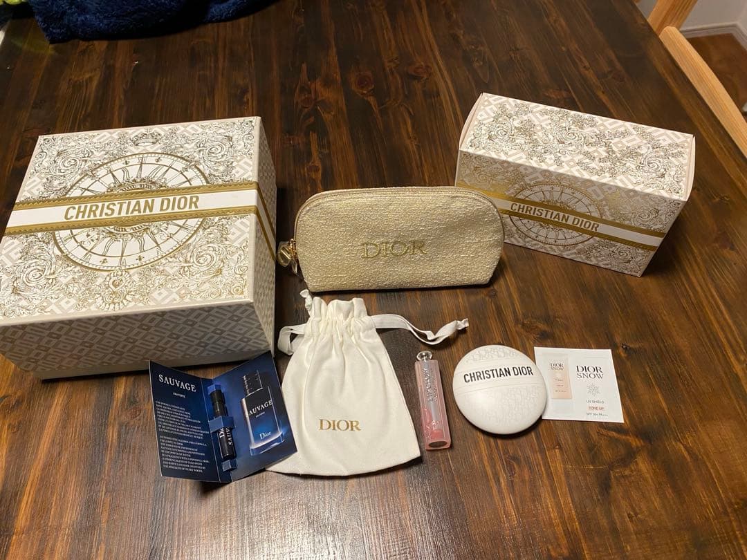 2024クリスマスコフレ ゴールドポーチ付き