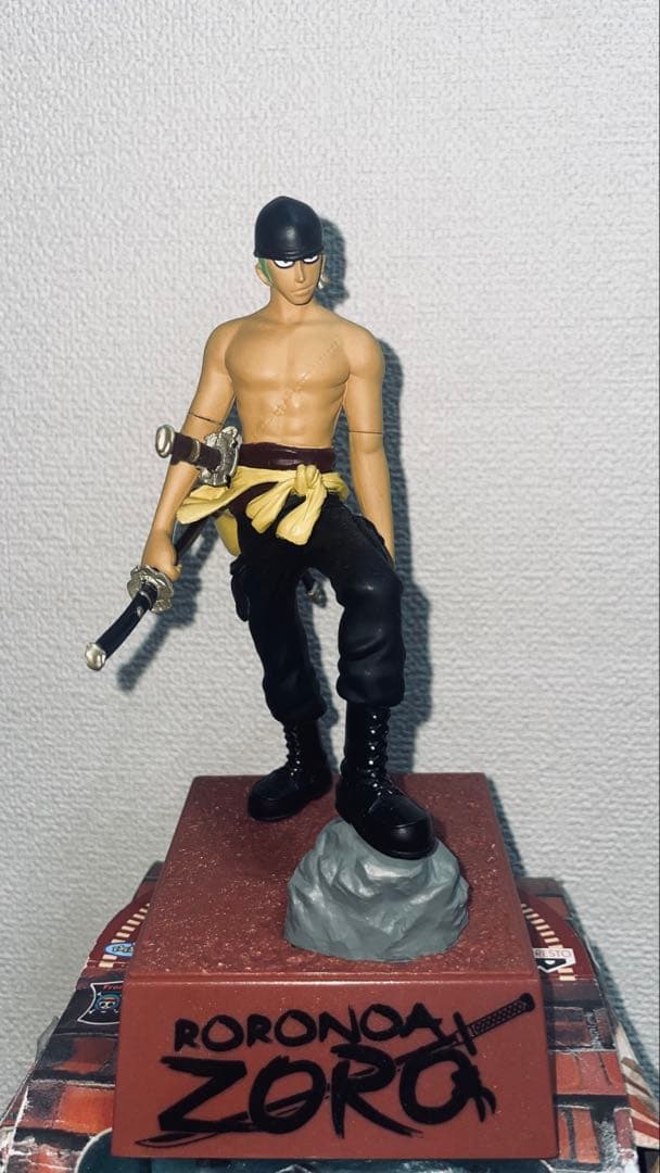 シャンクス REDシリーズ フィギュア 箱付き