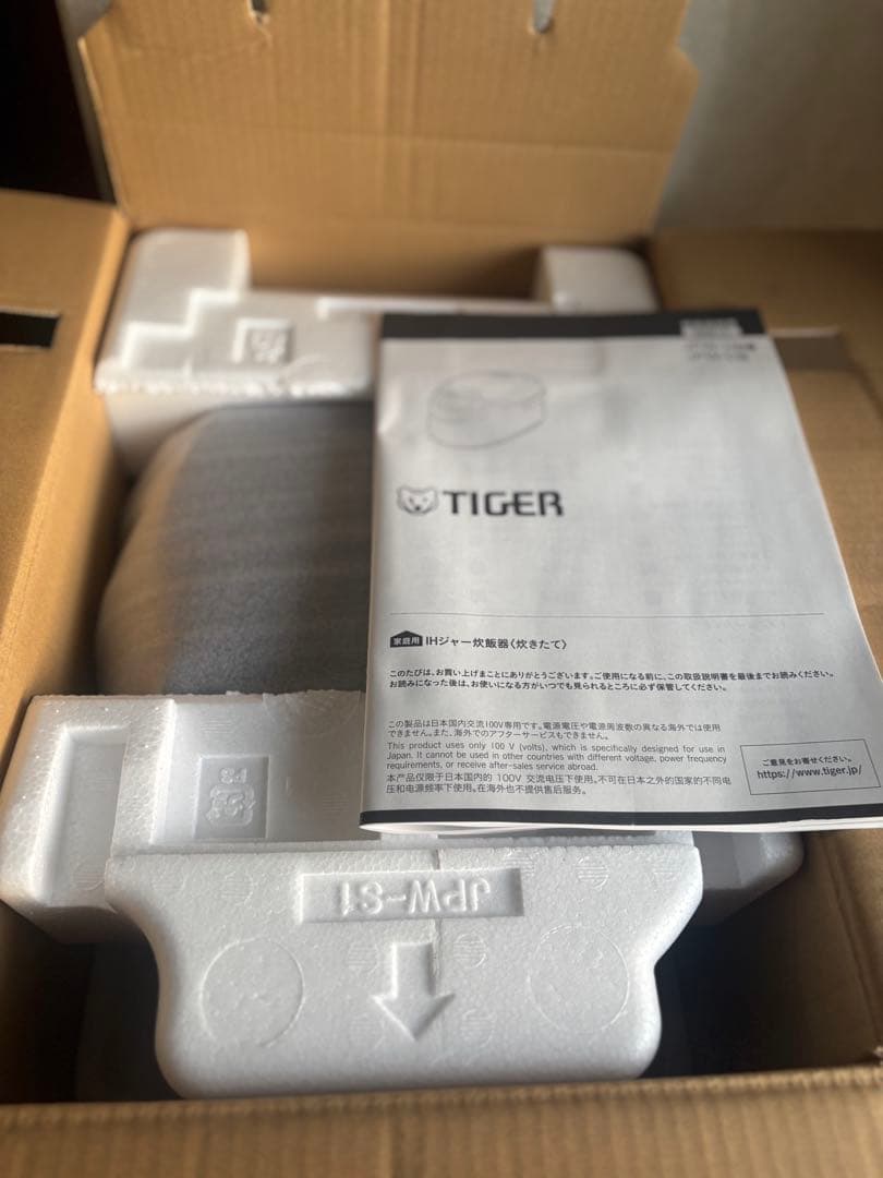 yuna　新品未使用　TIGER炊飯器 JPW-D100 T