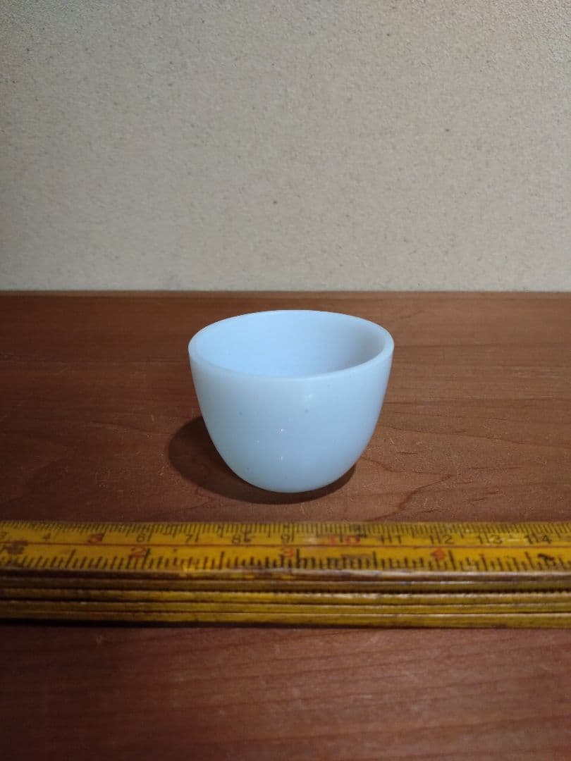江戸ガラス 型吹き 乳白色盃 猪口