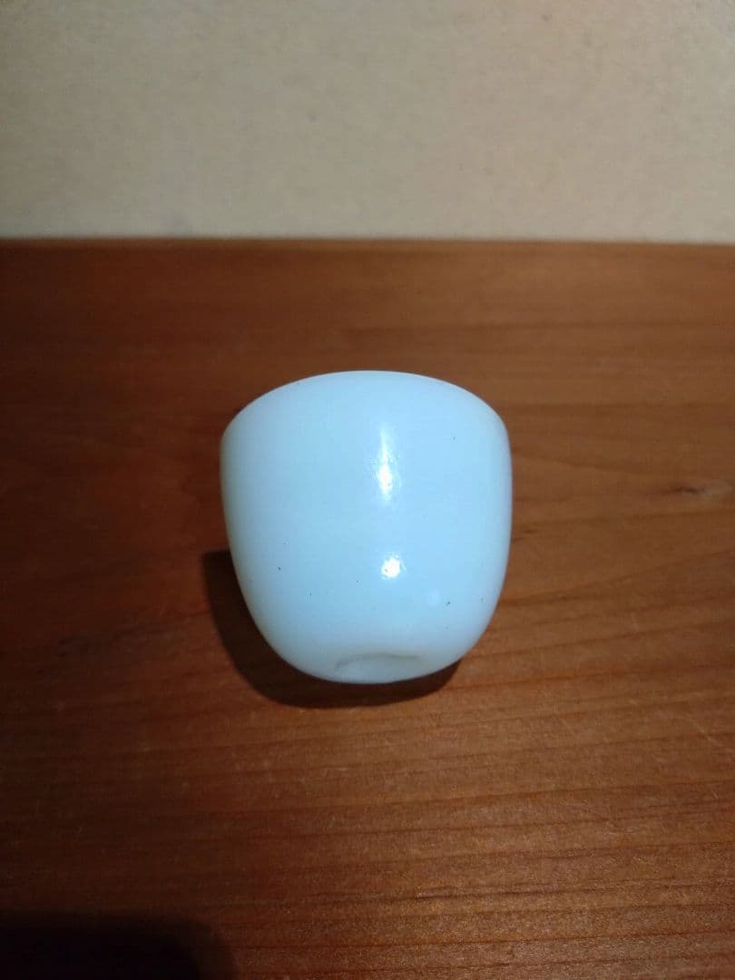 江戸ガラス 型吹き 乳白色盃 猪口