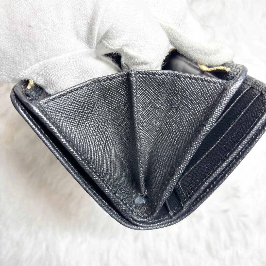 ✨美品✨ プラダ 二つ折り L字 サフィアーノ レザー ブラック 金具ロゴ 黒