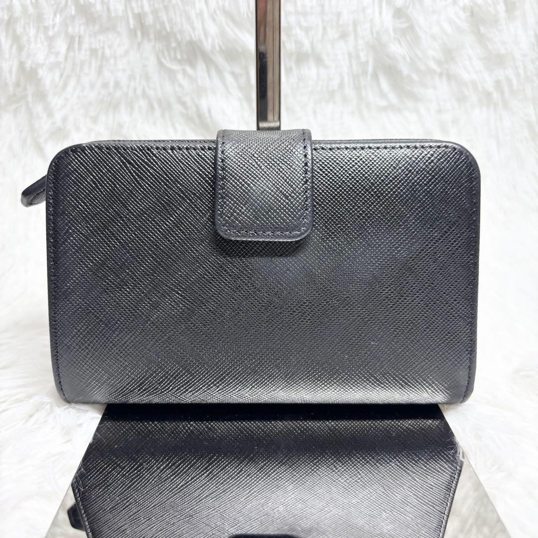 ✨美品✨ プラダ 二つ折り L字 サフィアーノ レザー ブラック 金具ロゴ 黒