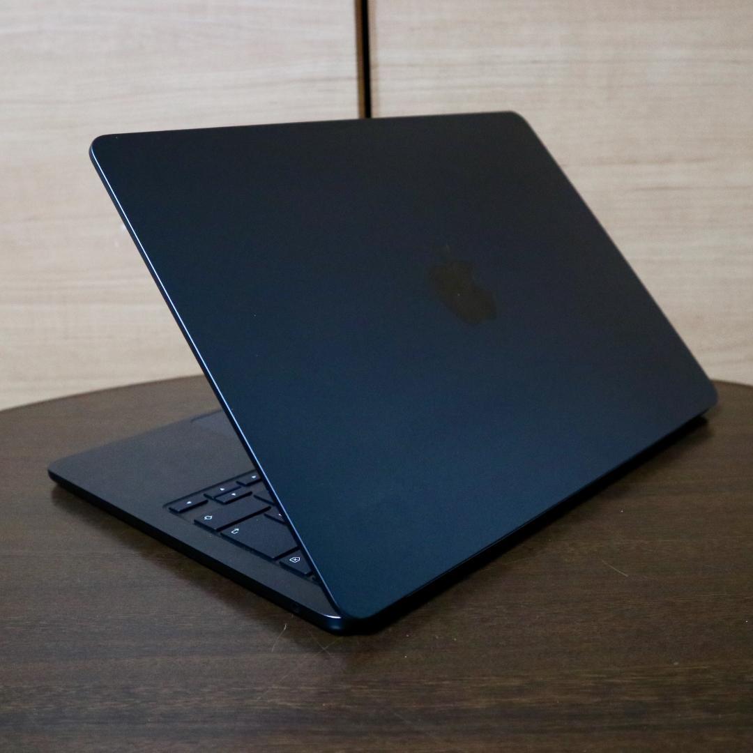 ★M2 MacBook Air 13.3 （M2 8コア/8GB/256GB）★