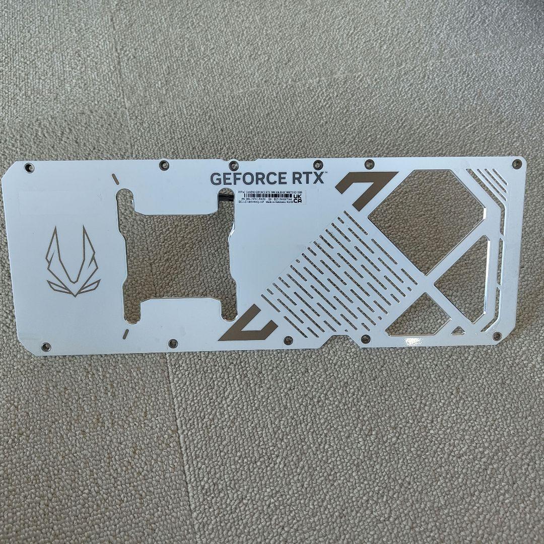 RTX 5090 ジャンク ZOTAC 白色 基盤付き!GPUコア/VRAM無し