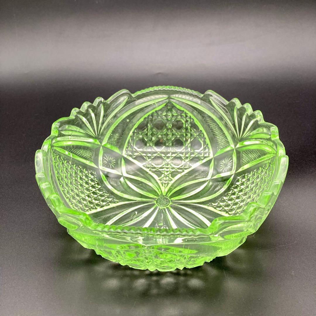 ウランガラス　ガラス鉢　カットガラス　ガラスボウル