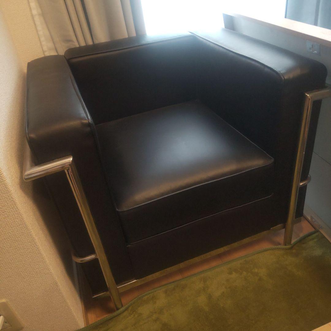 ブラックレザーソファセット コルビュジエのリプロダクト三人掛けと一人掛けセット