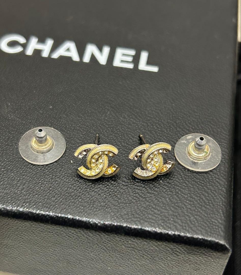 CHANEL CCロゴピアス
