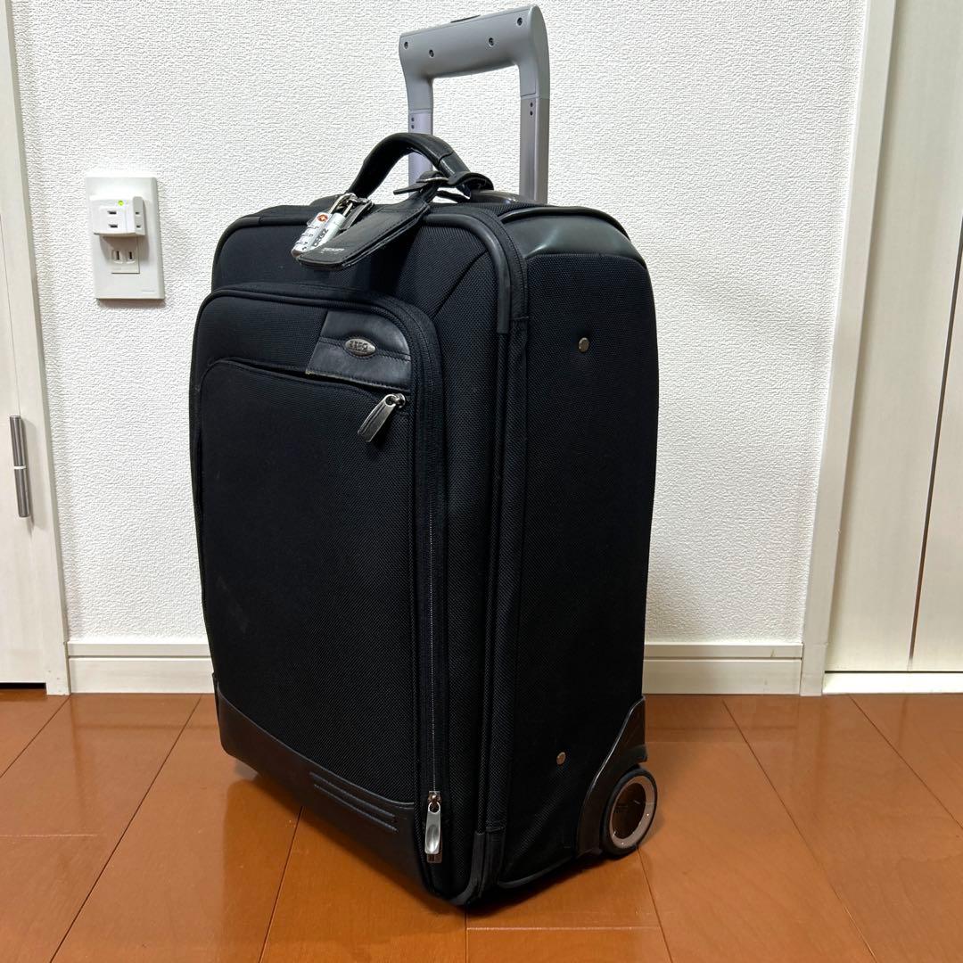 ZERO HALLIBURTON ゼロハリバートン スーツケース　機内