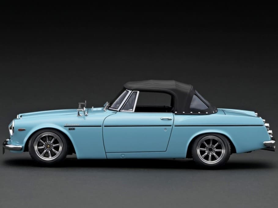 ミニカー 1/18 DATSUN Fairlady2000 SR311 LightBlue