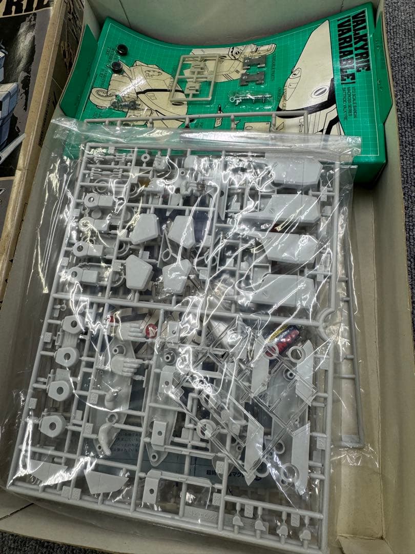 【未組立て】VF-1S　可変バルキリー　プラモデル1/72