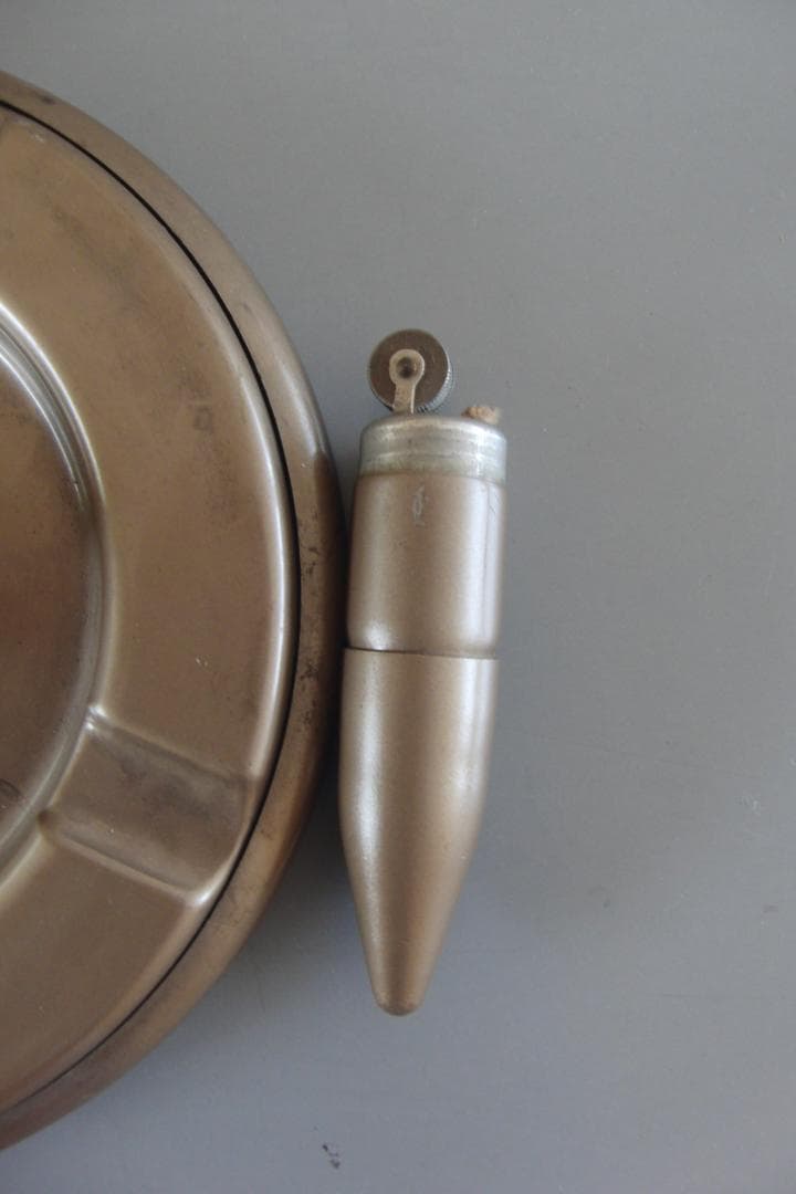 ヴィンテージ第二次世界大戦記念砲弾型オイルライター（灰皿付き）