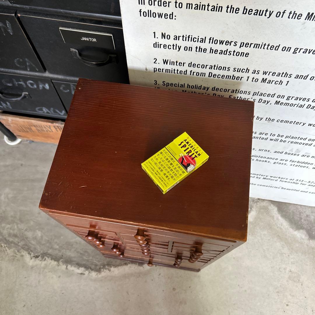 昭和レトロ 木製 薬箱 ミニチェスト 箪笥 引き出し収納 22杯10段 蚤の市