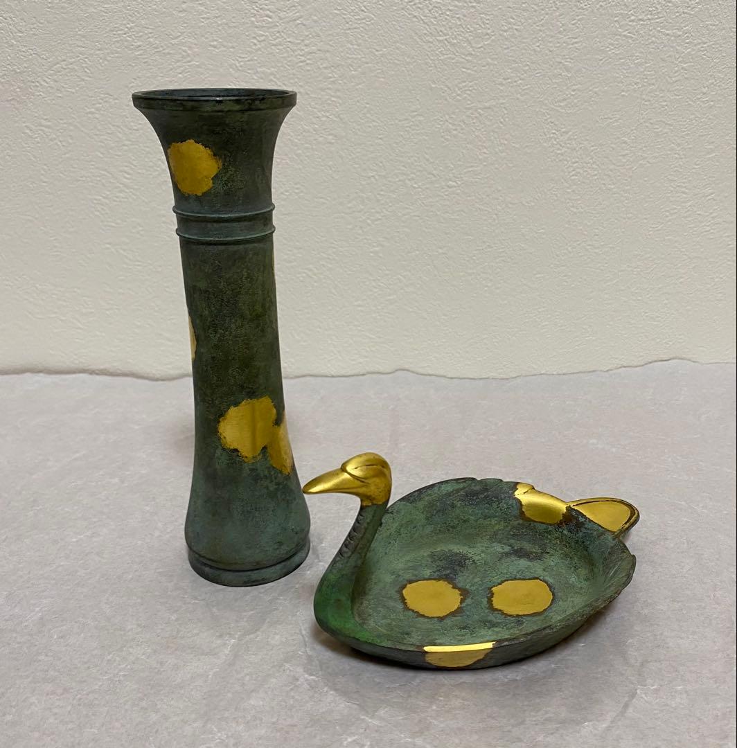 秦蔵六造り　塗金銅花生と塗金銅瑞鳥置物のセット