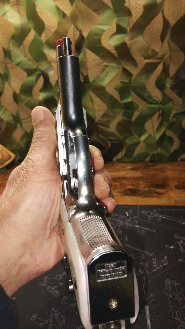 東京マルイM92F クロームステンレスモデル パールグリップ(フェイク)付き