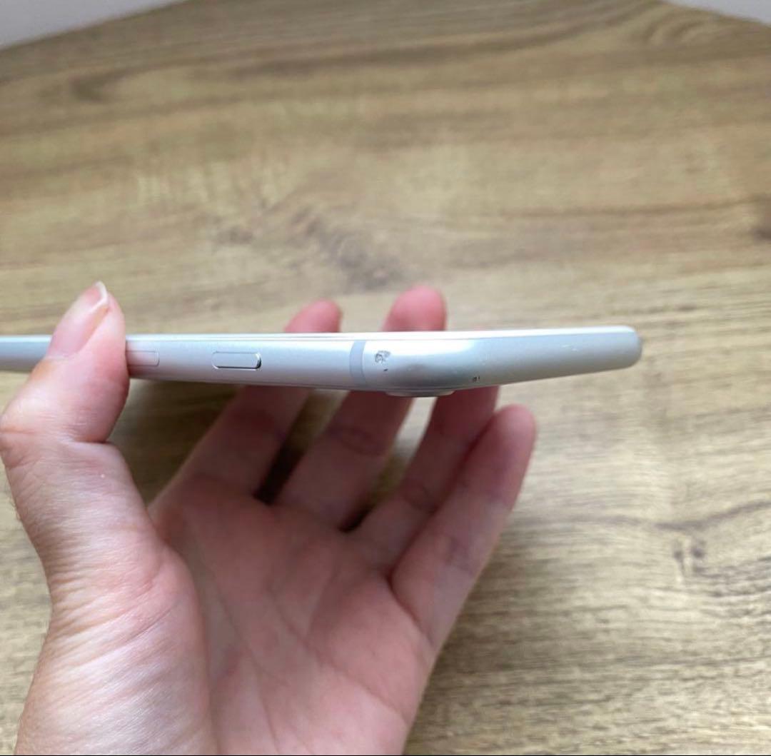 Apple iPhone 8 シルバー 本体　64GB SIMフリー