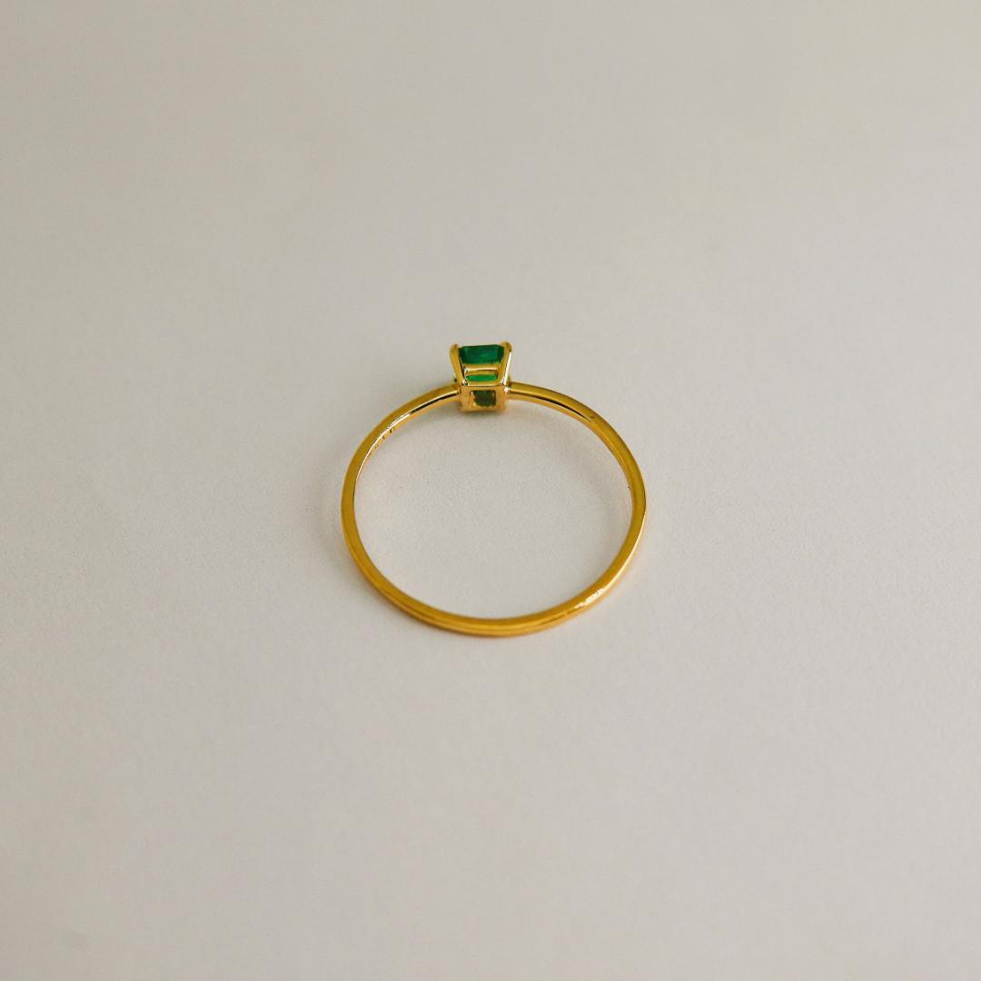 エメラルド0.168ct　K18　エメラルドゴールドリング　華奢　1点もの