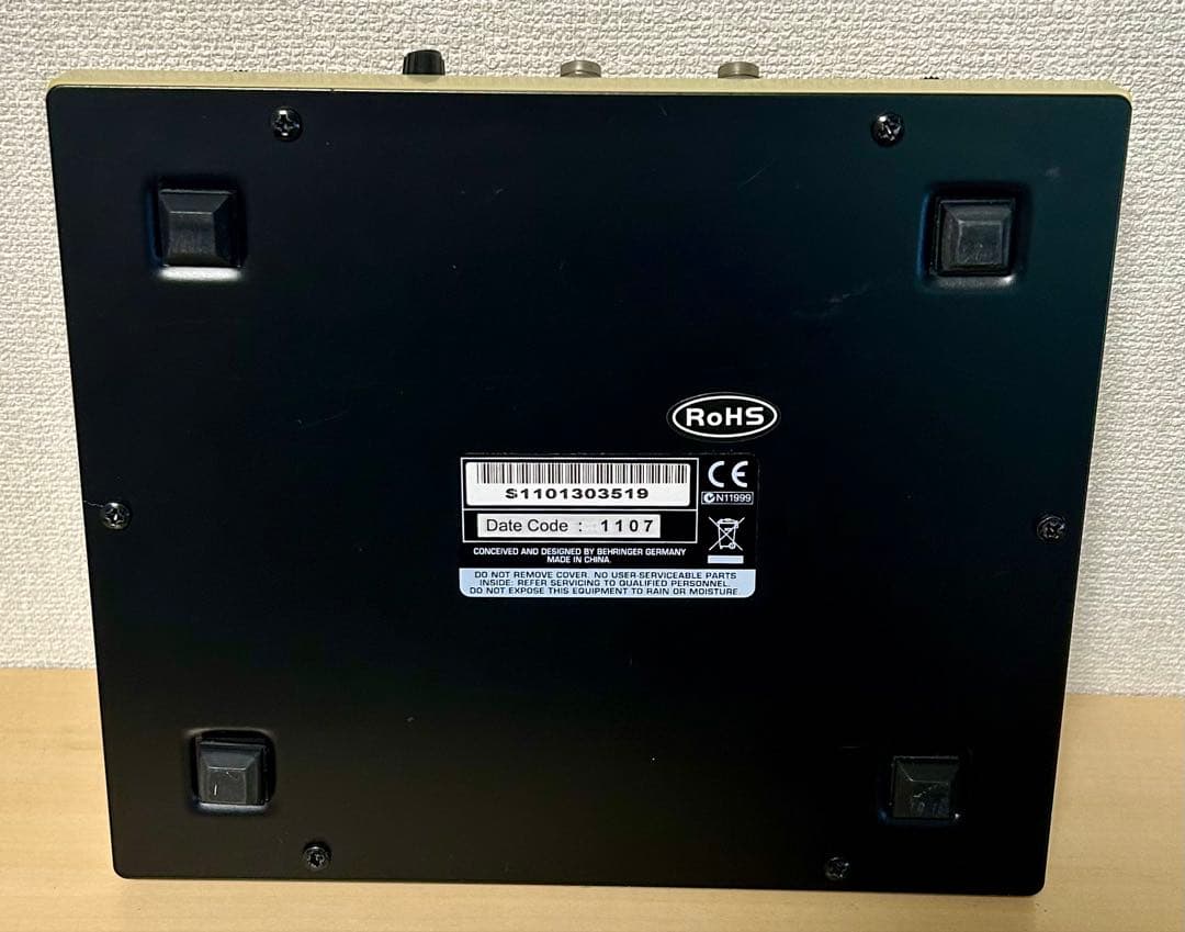 ギター BEHRINGER VINTAGE TUBE MONSTER VT999