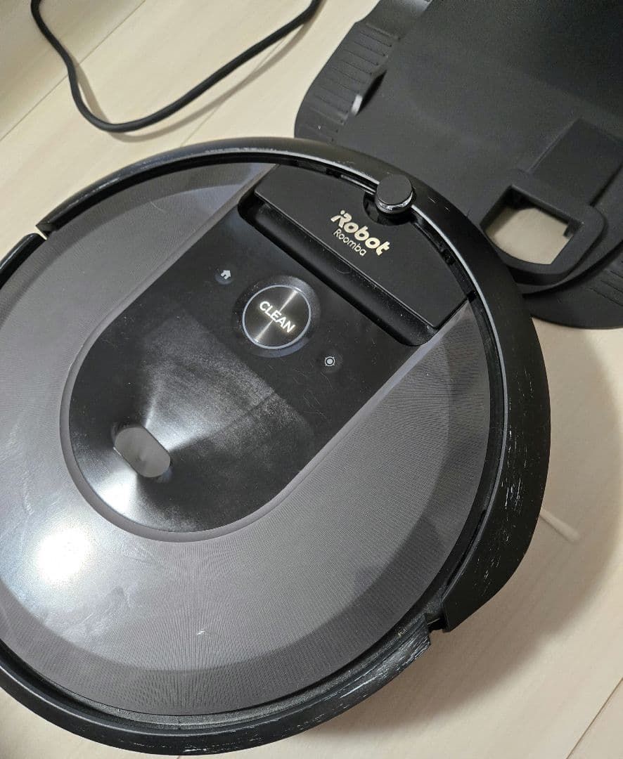 ルンバ　i7+　傷あり