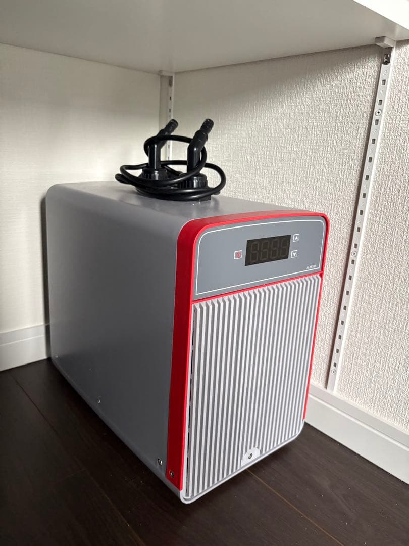 水槽は冷水機の海水タンクで淡水タンクを共用する