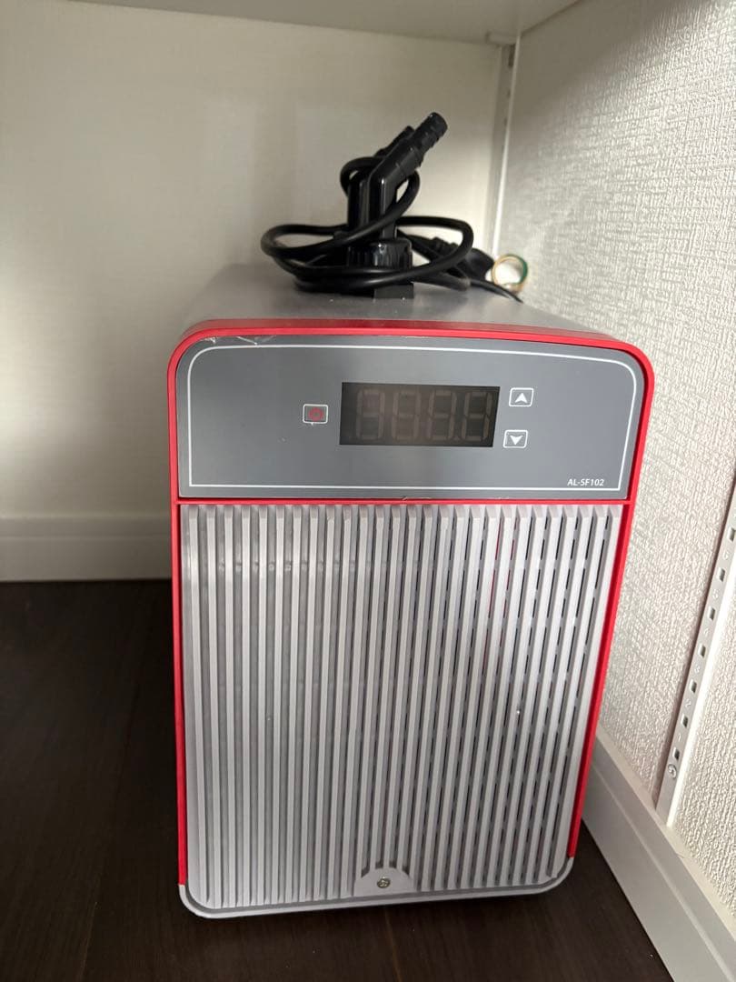 水槽は冷水機の海水タンクで淡水タンクを共用する