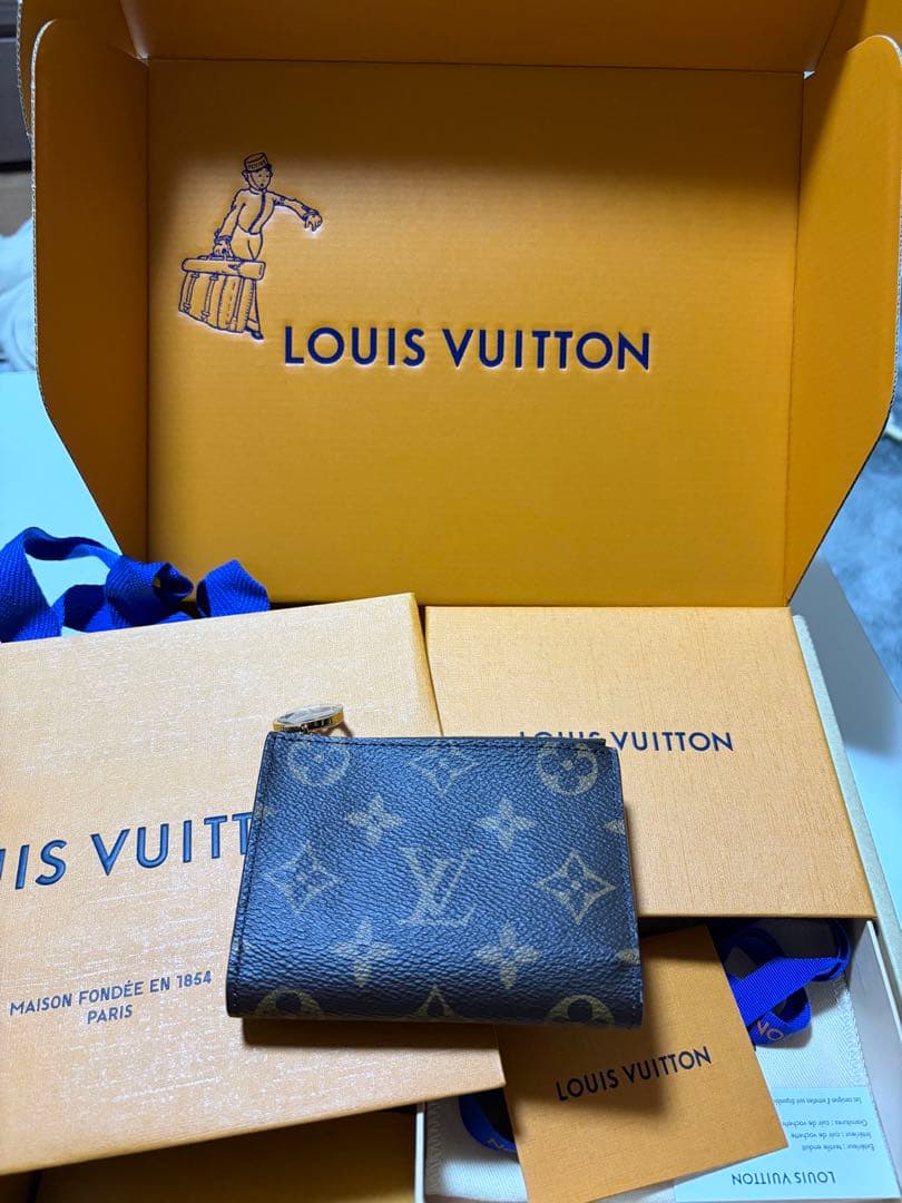 Louis Vuitton ルイヴィトン ポルトフォイユ・リサ