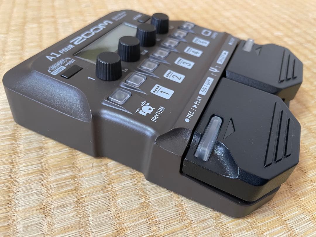 ZOOM A1 FOUR マルチエフェクトプロセッサー