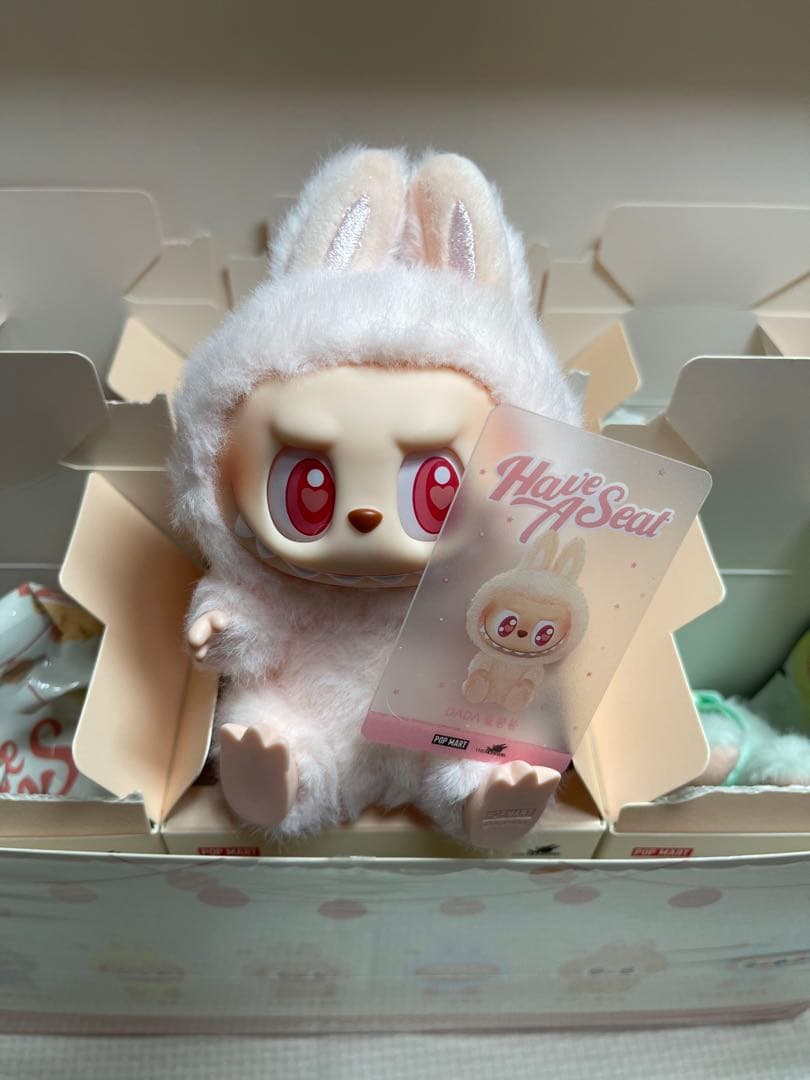 THE MONSTERS Have A Seat ぬいぐるみセット　ラブブ