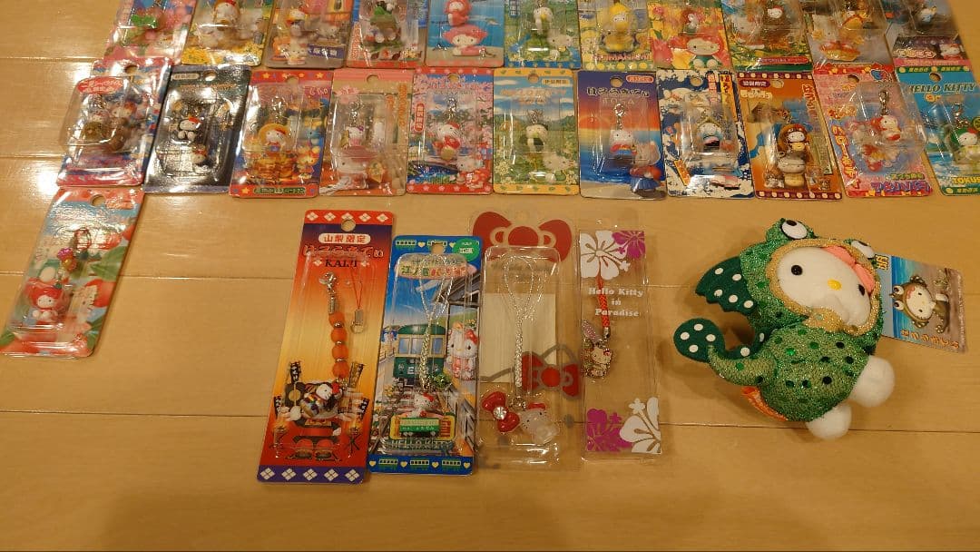 ご当地キティ根付け ＆ファスナートップ　209個大量セット