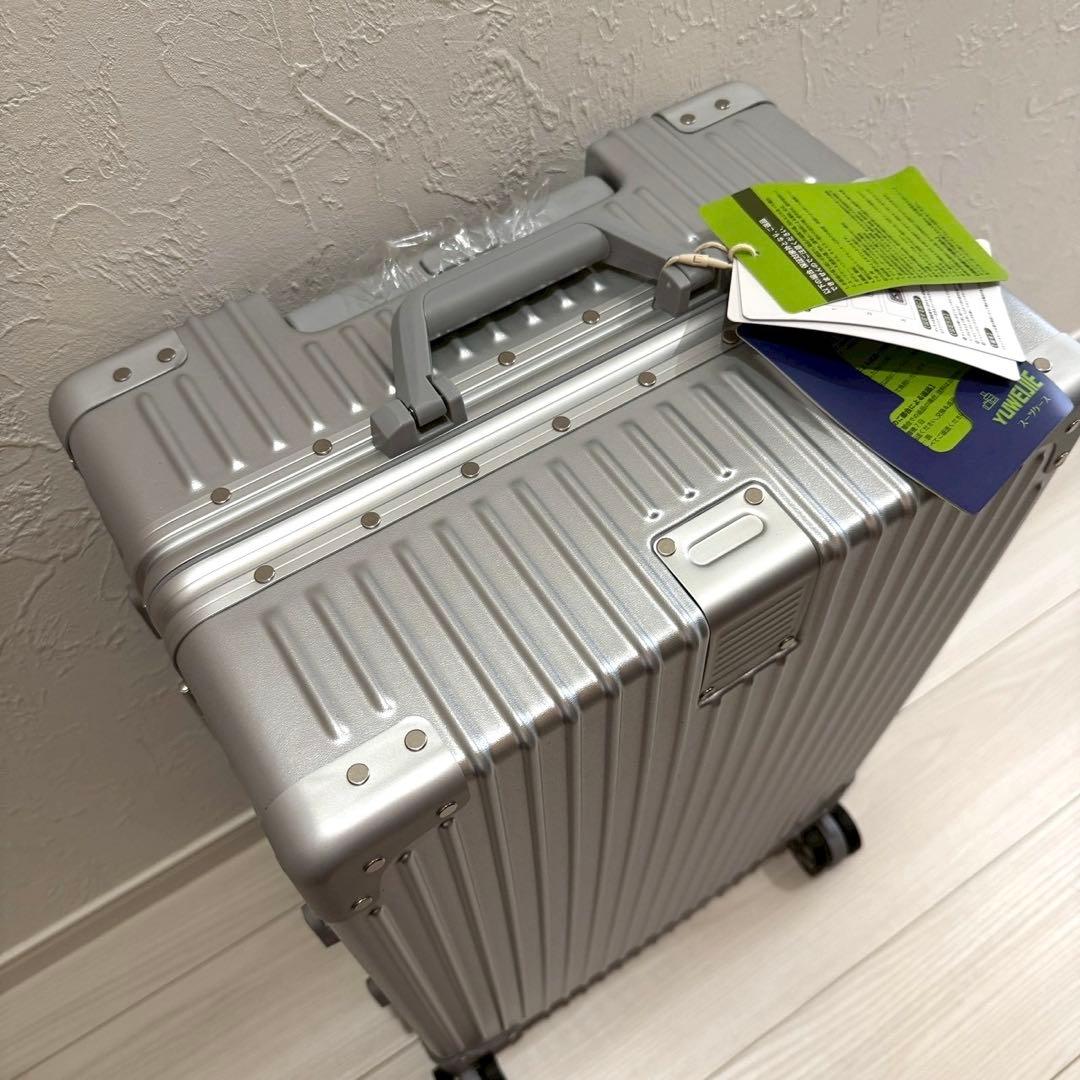 スーツケース 大型 アルミフレーム キャリー ケース機内持ち込み 軽量 シルバー