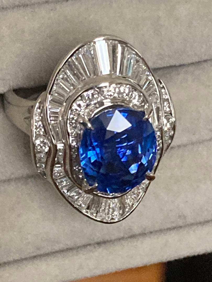 プラチナ天然サファイア６．65カラットリング