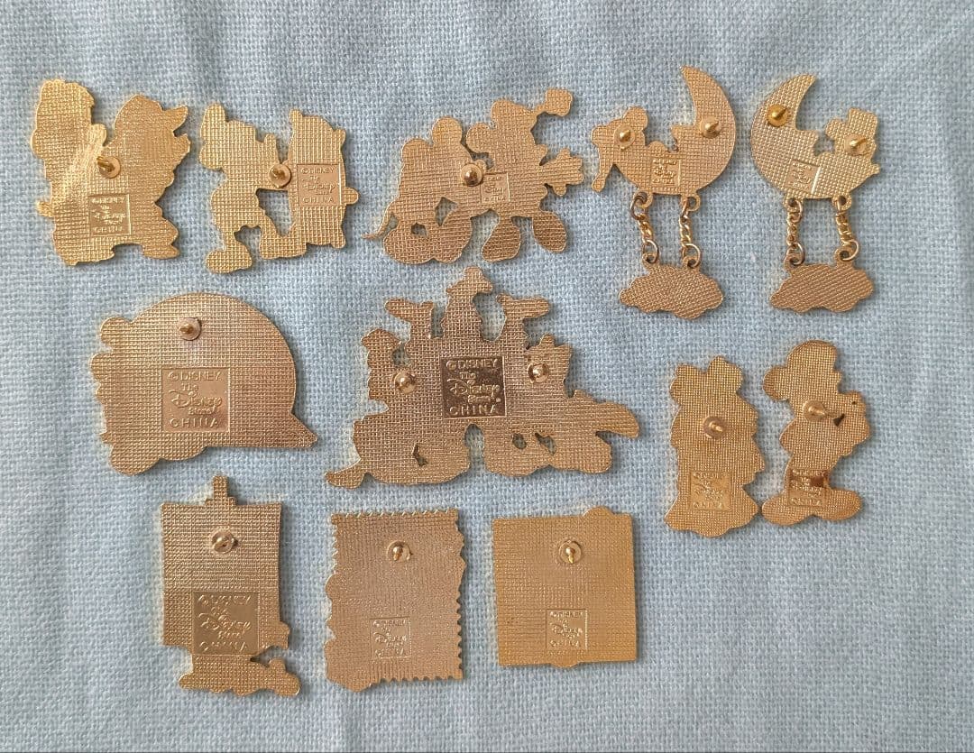 ディズニーストア ピンバッチ