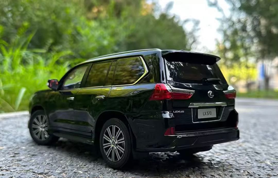 Lexus LX 570 1/18スケール モデル