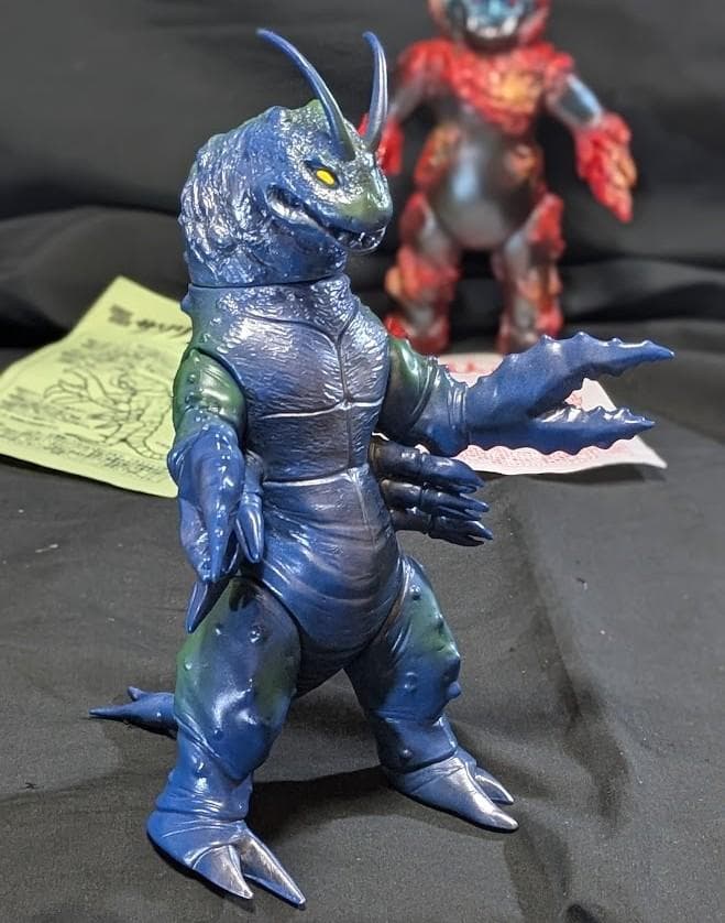 サソリンガ＆サザン星人「シルバー仮面」登場怪獣（ベアモデル）ソフビ２体セット