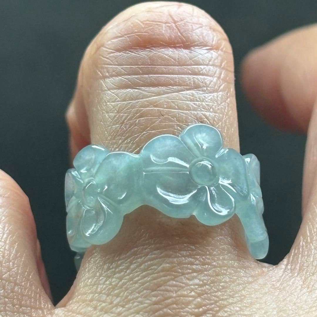 グアテマラ産天然本翡翠　A貨氷種　くり抜きリング　梅の花彫り　12.5号