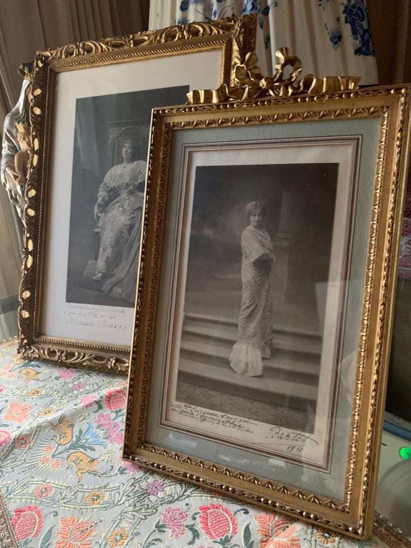 フランスアンティーク　1911年ジュリア・バルテ写真サイン入り豪華額装2点セット