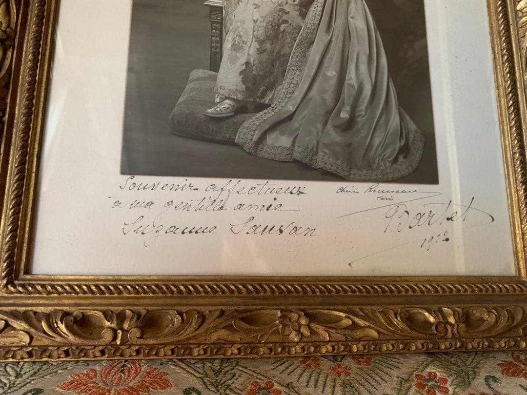 フランスアンティーク　1911年ジュリア・バルテ写真サイン入り豪華額装2点セット