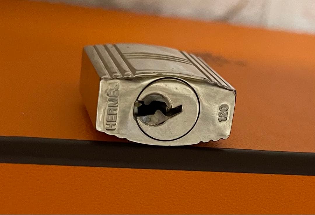 ☆HERMES ☆エルメスカデナ☆シルバー南京錠 ☆鍵1つ付き☆
