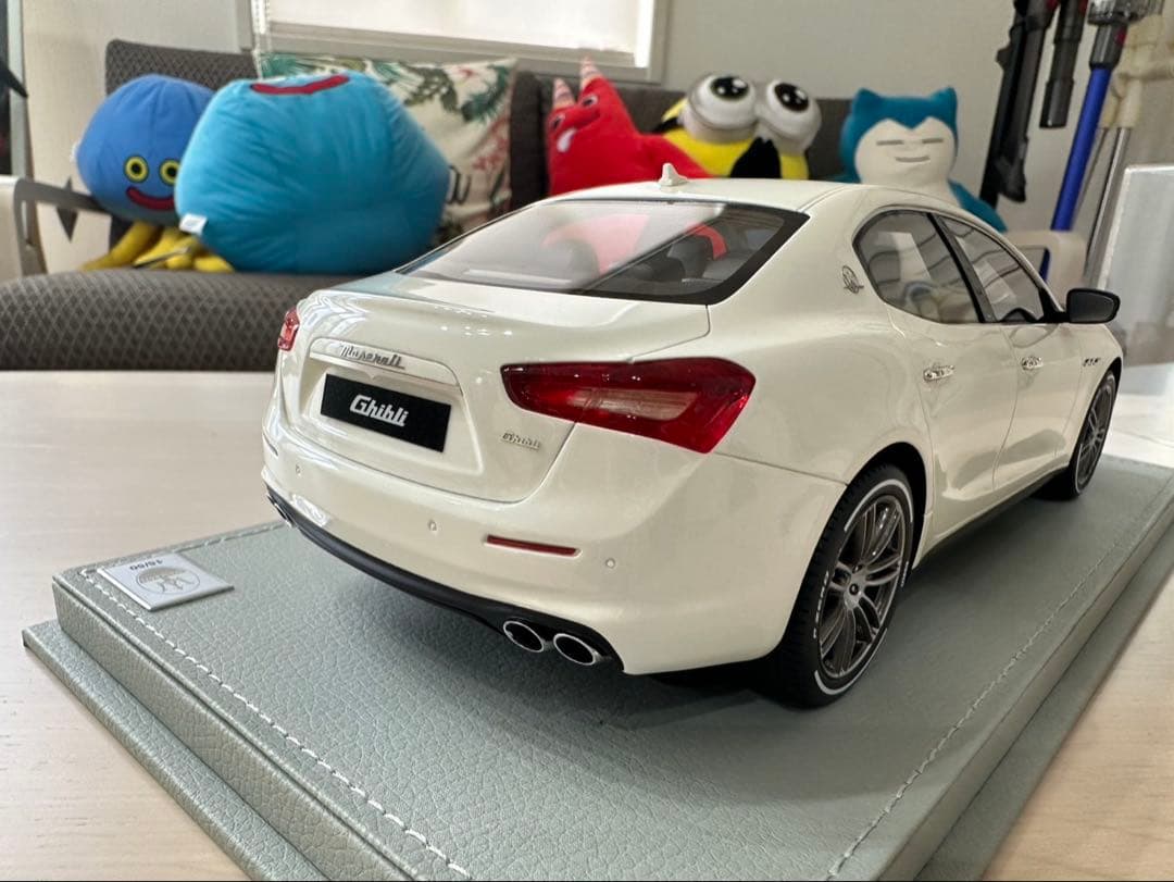Maserati Ghibli ホワイト 1/43 ミニカー