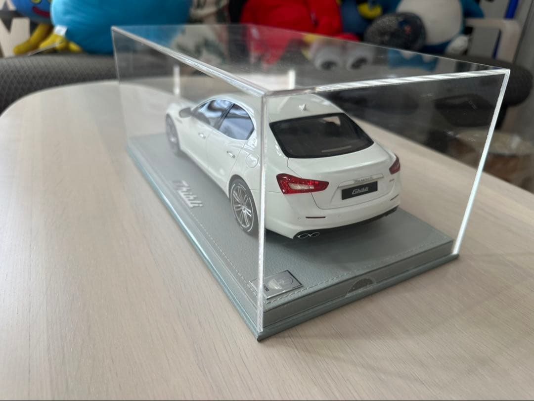 Maserati Ghibli ホワイト 1/43 ミニカー
