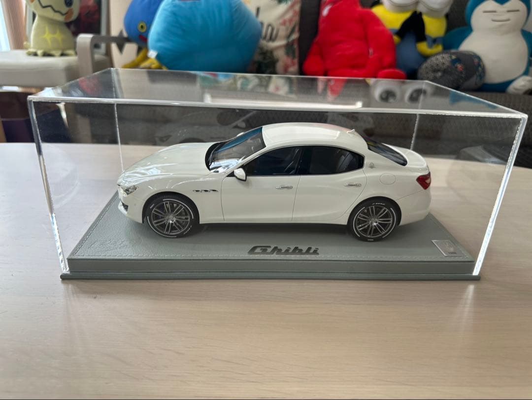 Maserati Ghibli ホワイト 1/43 ミニカー