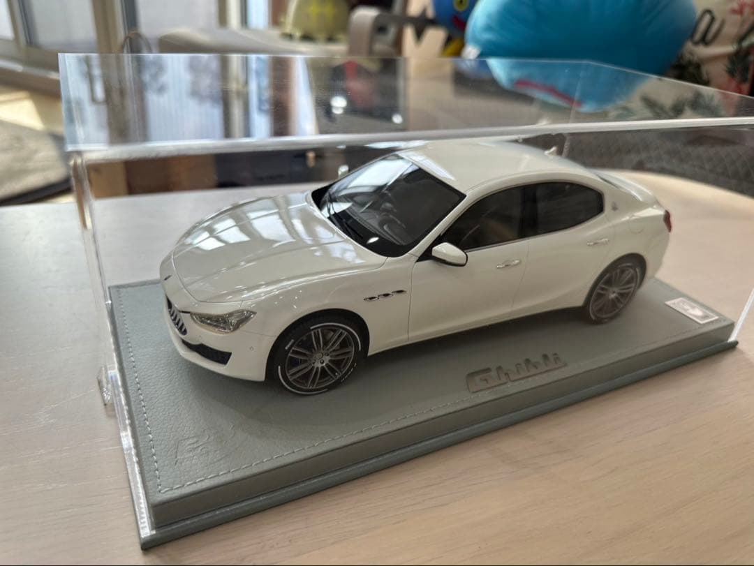 Maserati Ghibli ホワイト 1/43 ミニカー