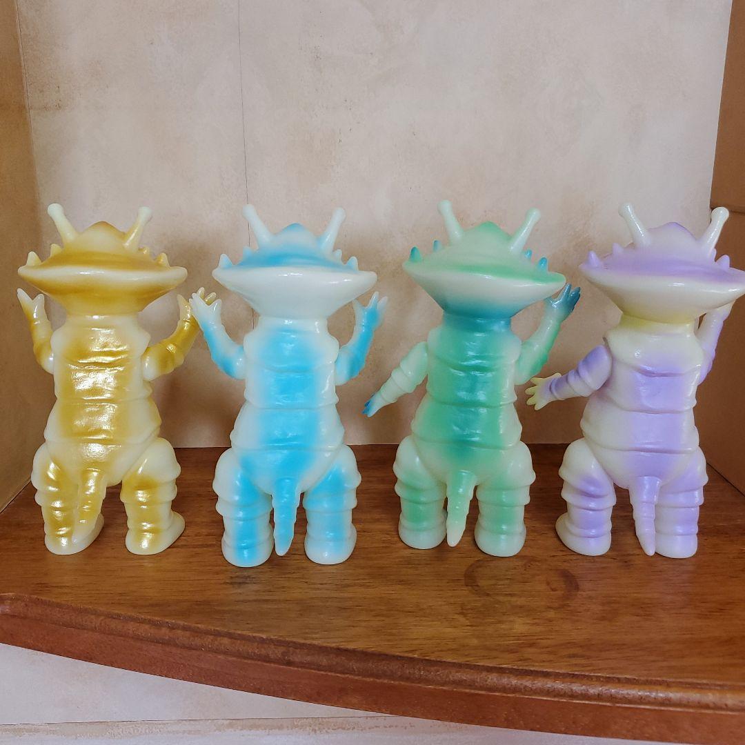 ブルマァク　ブルマァクの怪獣シリーズ　リトルカネゴン蓄光　4体セット